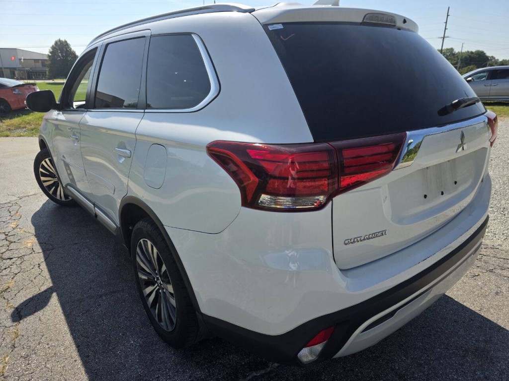2020 Mitsubishi Outlander Image 8