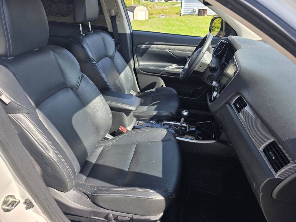 2020 Mitsubishi Outlander Image 15