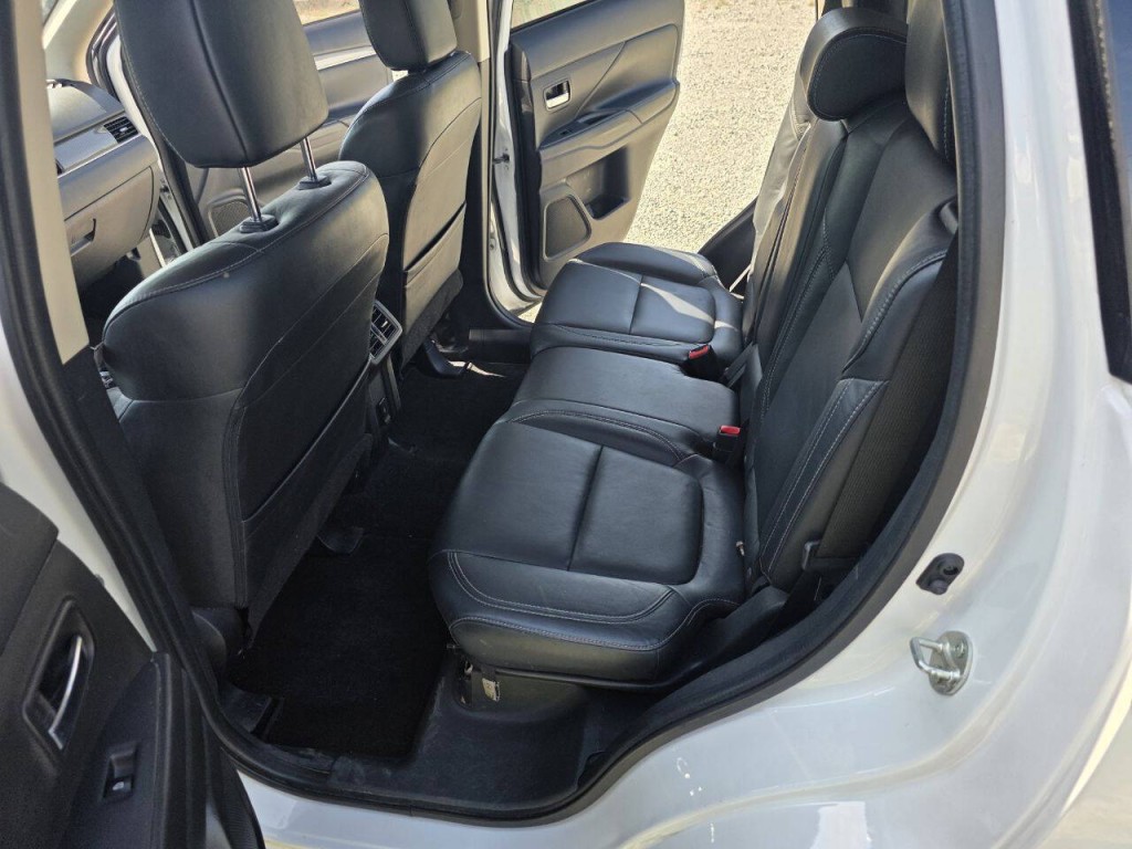 2020 Mitsubishi Outlander Image 18
