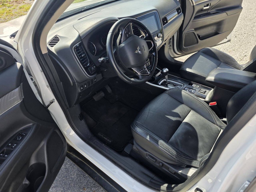 2020 Mitsubishi Outlander Image 20