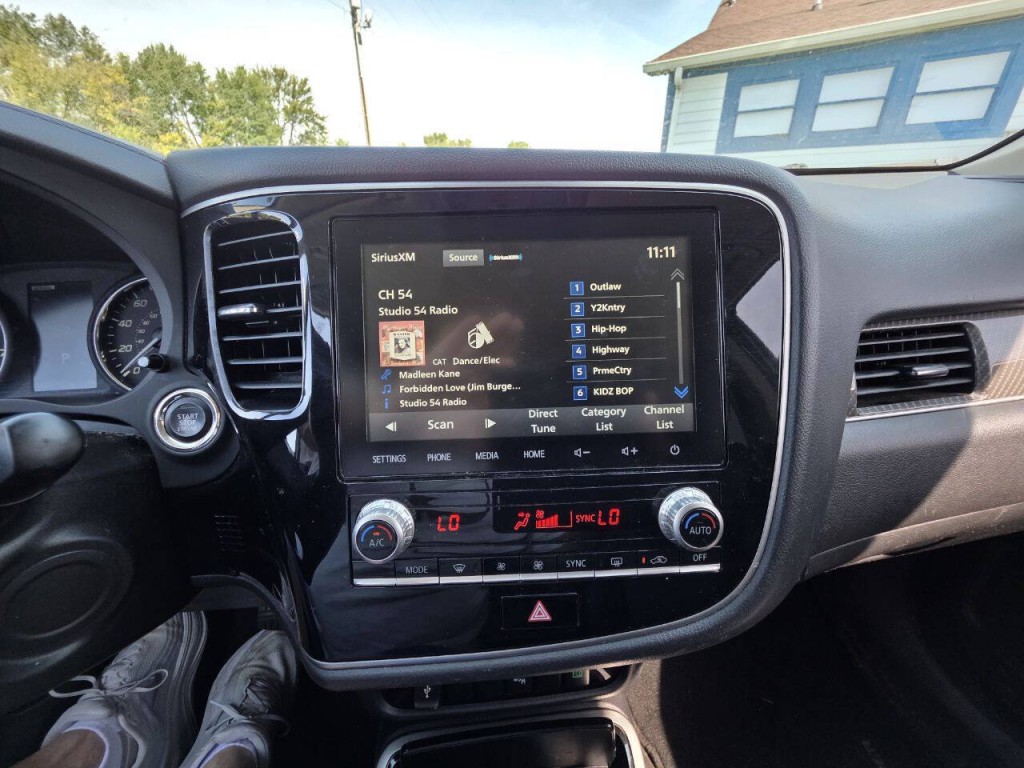 2020 Mitsubishi Outlander Image 26