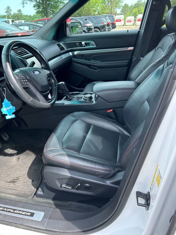 2016 Ford Explorer Image 9