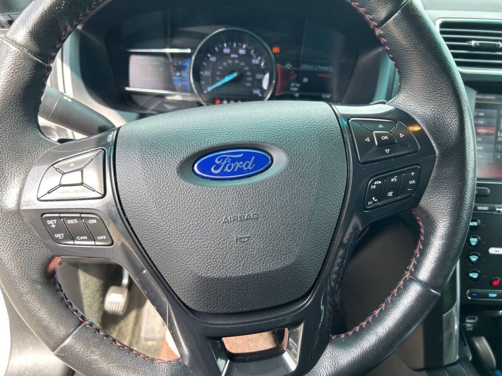2016 Ford Explorer Image 16