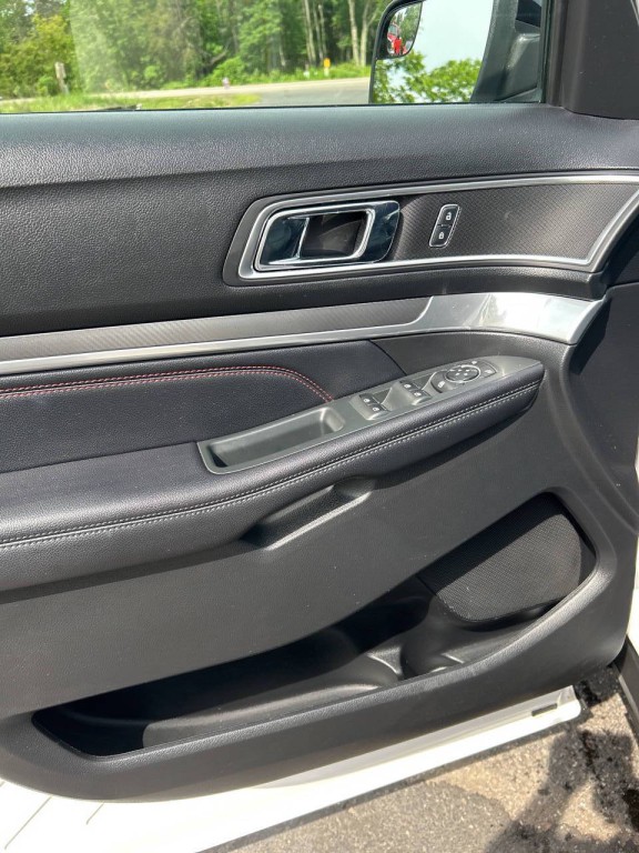 2016 Ford Explorer Image 17