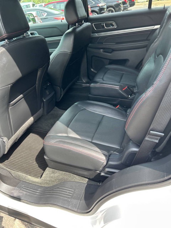 2016 Ford Explorer Image 18