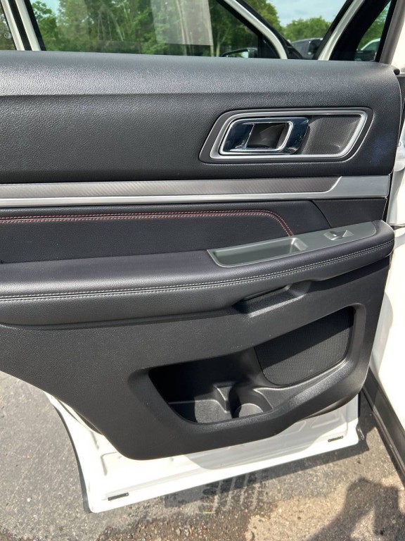 2016 Ford Explorer Image 21