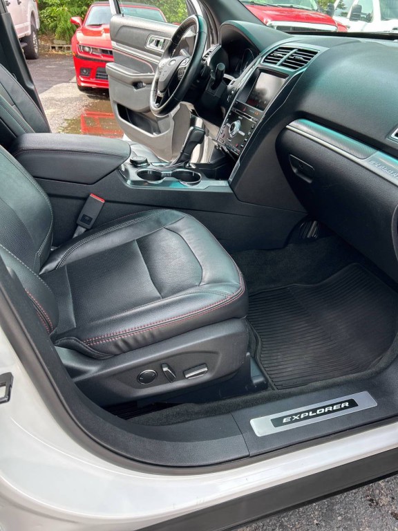 2016 Ford Explorer Image 22