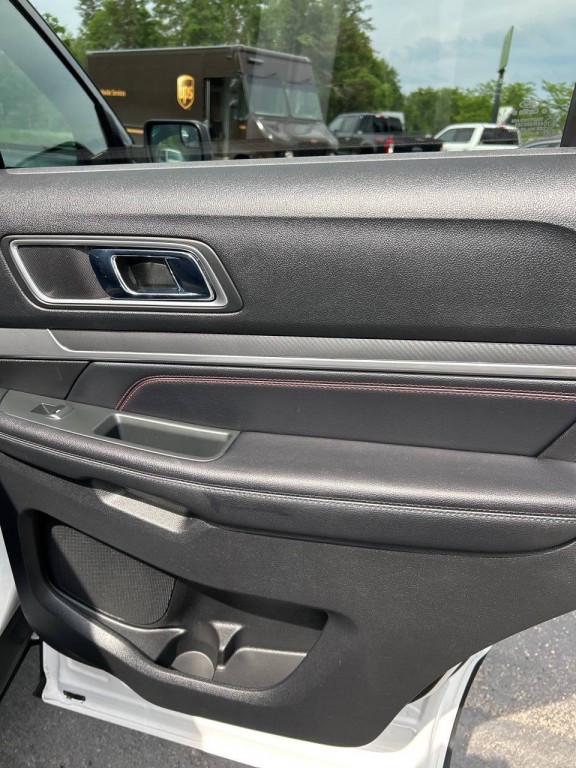 2016 Ford Explorer Image 29