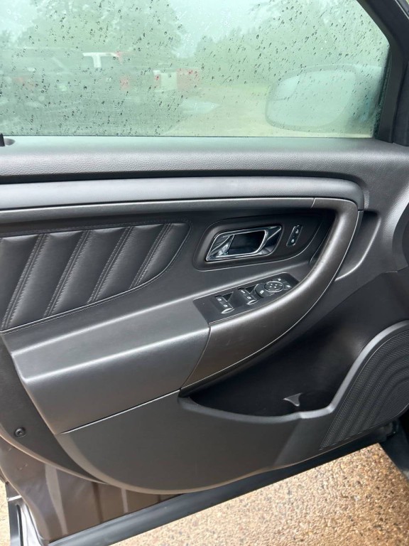 2017 Ford Taurus Image 16