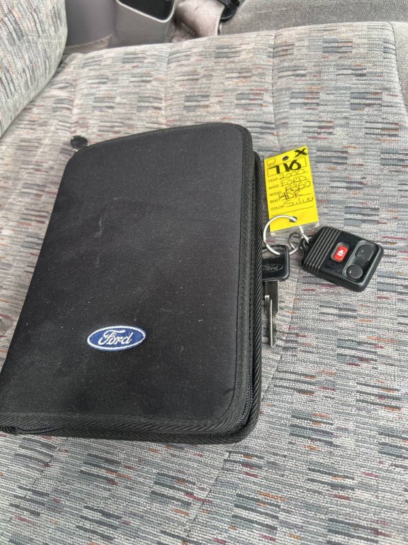 2000 Ford F-350 Image 21