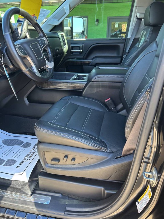 2015 GMC Sierra 2500 Image 9