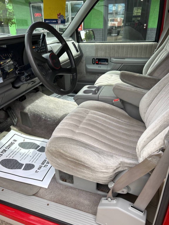 1993 GMC Suburban Image 9