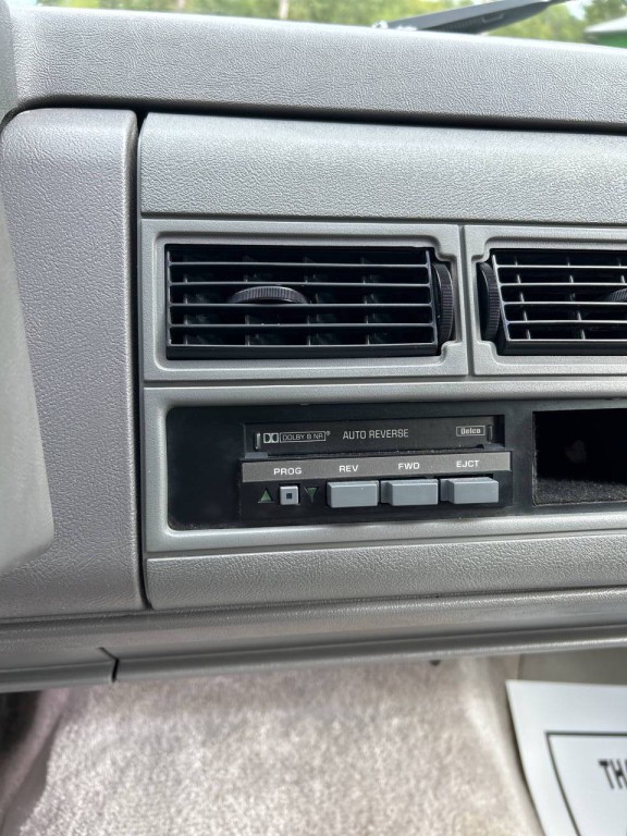 1993 GMC Suburban Image 12