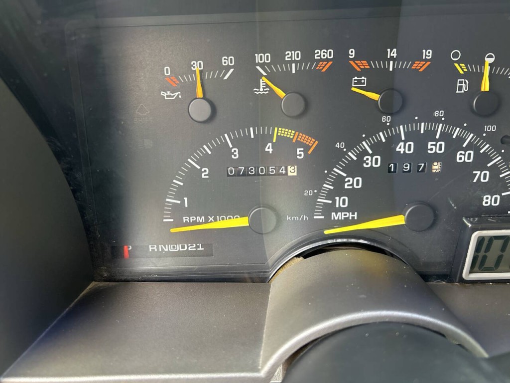 1993 GMC Suburban Image 13
