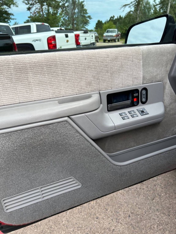 1993 GMC Suburban Image 15