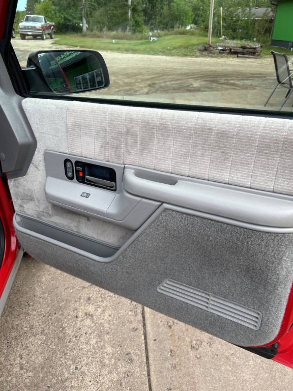 1993 GMC Suburban Image 22