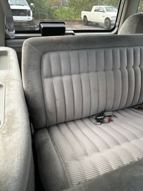1993 GMC Suburban Image 24