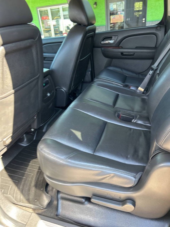 2013 Chevrolet Suburban Image 21