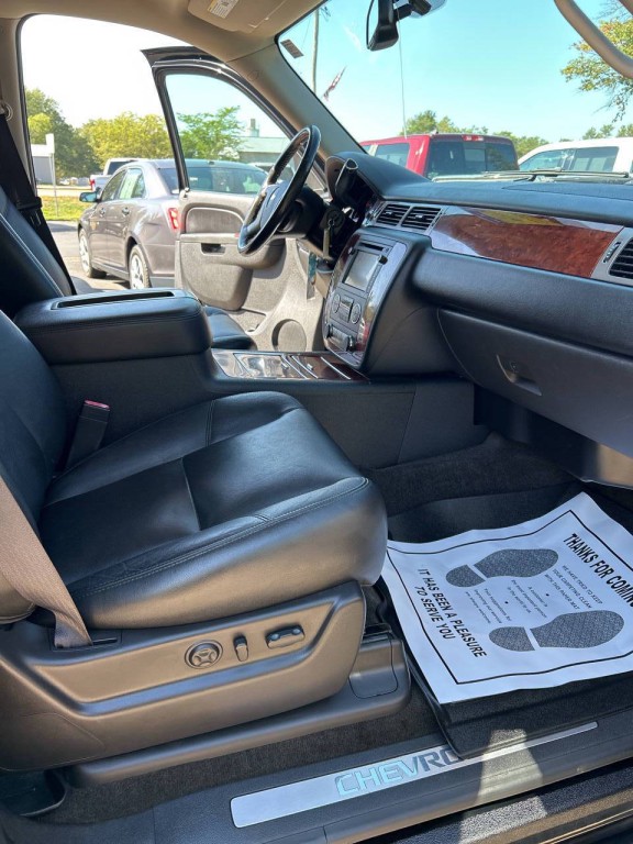 2013 Chevrolet Suburban Image 26