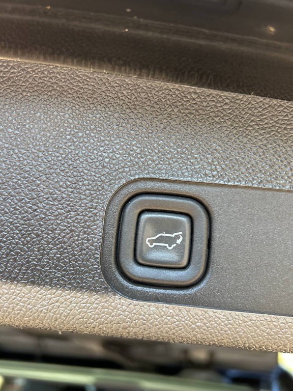 2013 Chevrolet Suburban Image 36