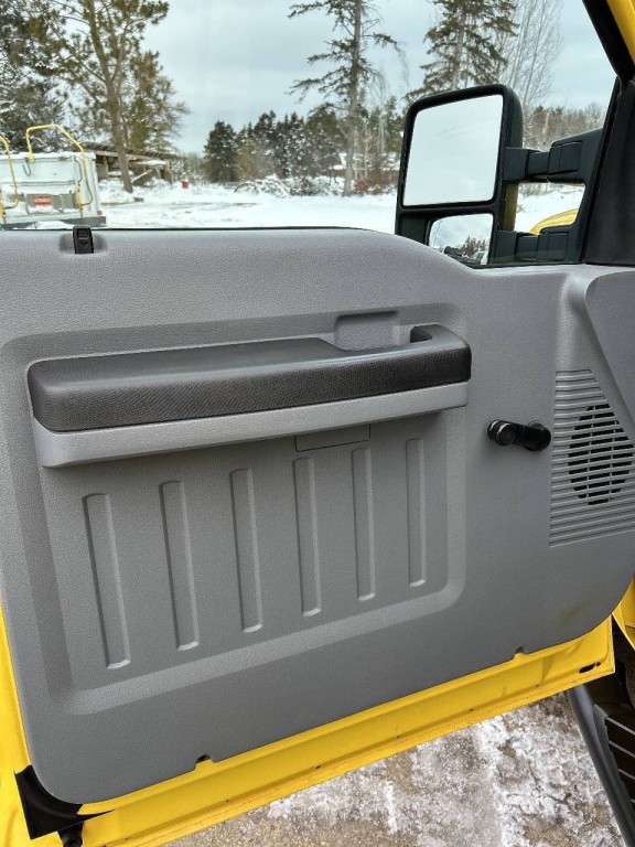 2011 Ford F-350 Image 17