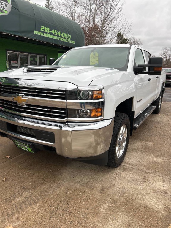 2017 Chevrolet Silverado 1500 Image 2