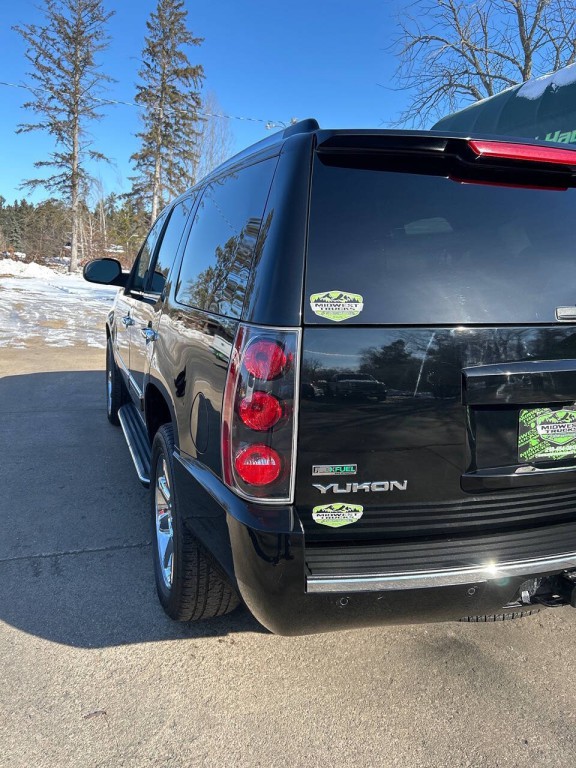 2010 GMC Yukon Image 3