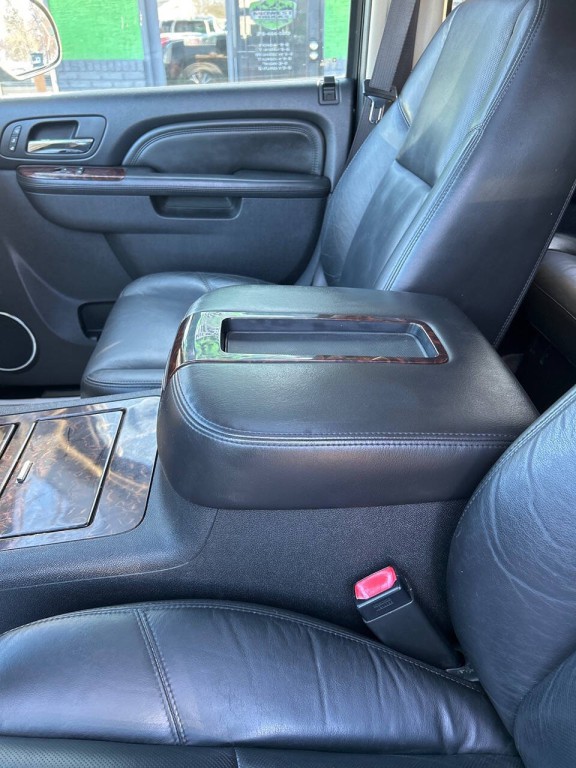 2010 GMC Yukon Image 12