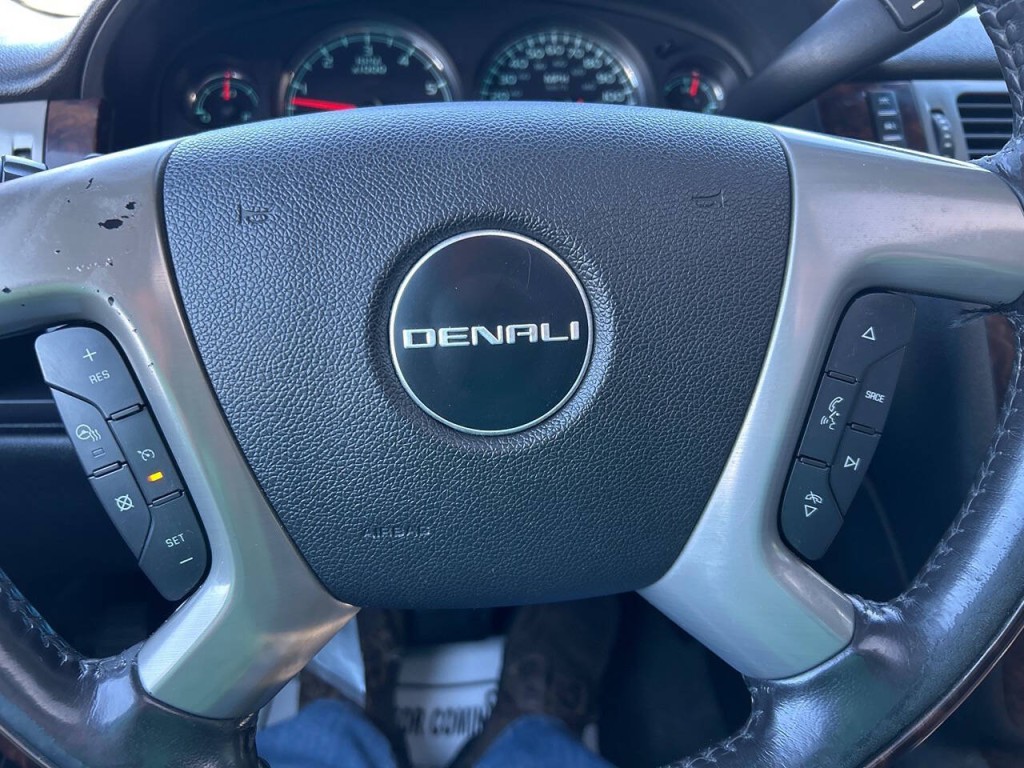 2010 GMC Yukon Image 17