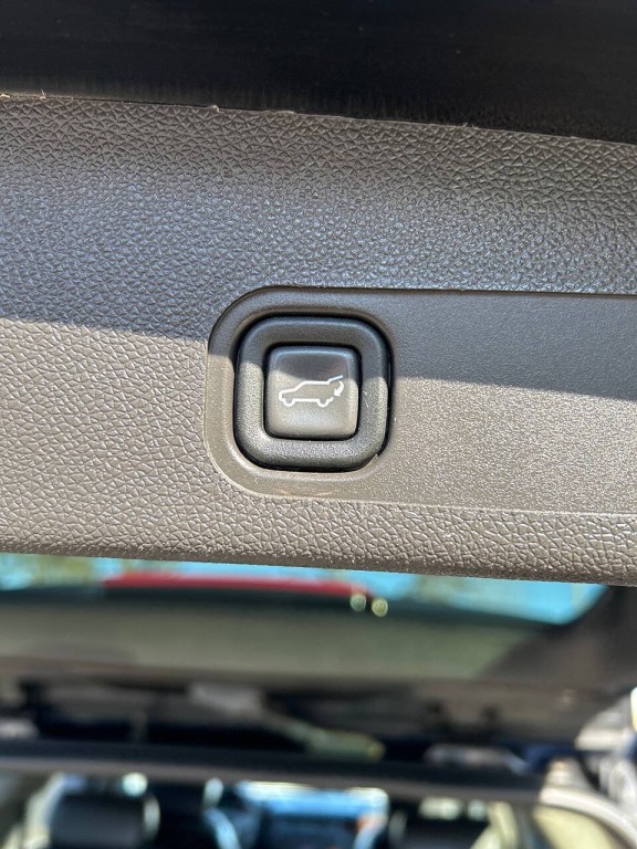 2010 GMC Yukon Image 36