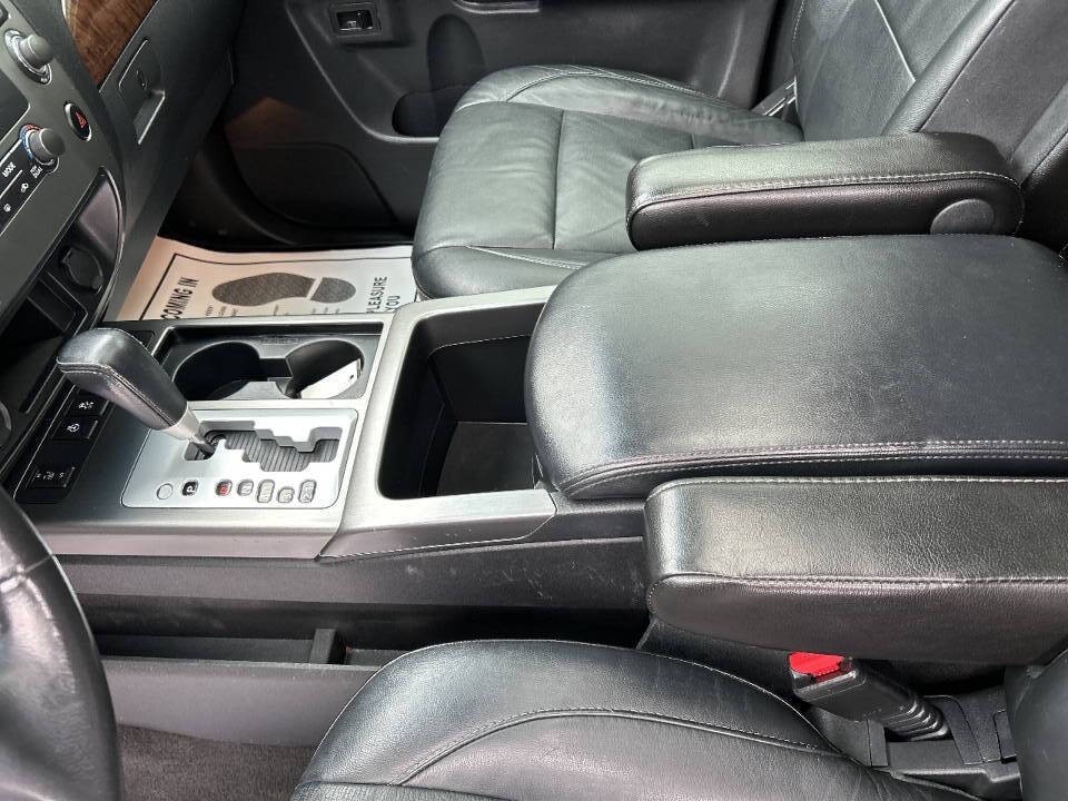 2014 Nissan Armada Image 11