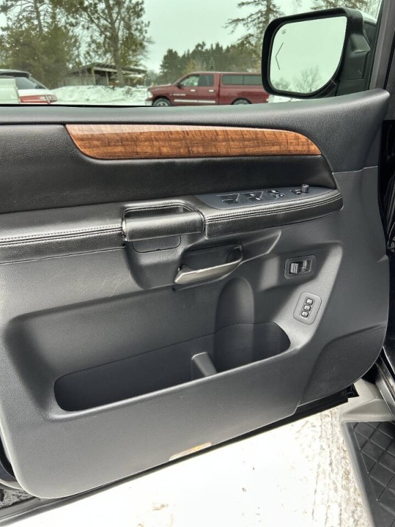 2014 Nissan Armada Image 20