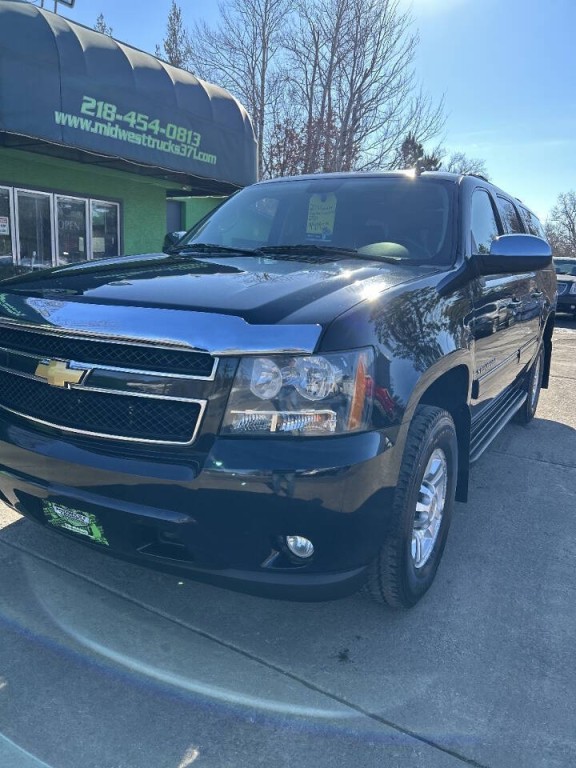 2013 Chevrolet Suburban Image 2