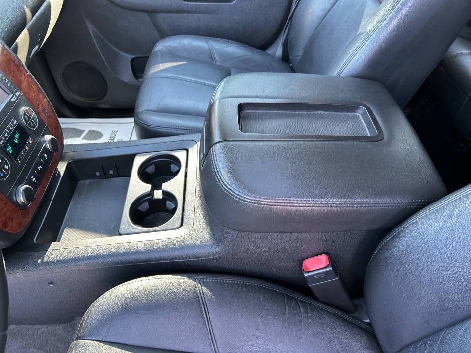 2013 Chevrolet Suburban Image 12