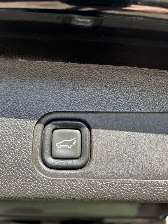 2013 Chevrolet Suburban Image 36