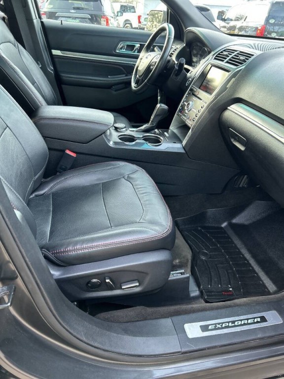 2016 Ford Explorer Image 24