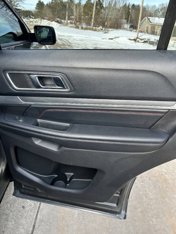 2016 Ford Explorer Image 30