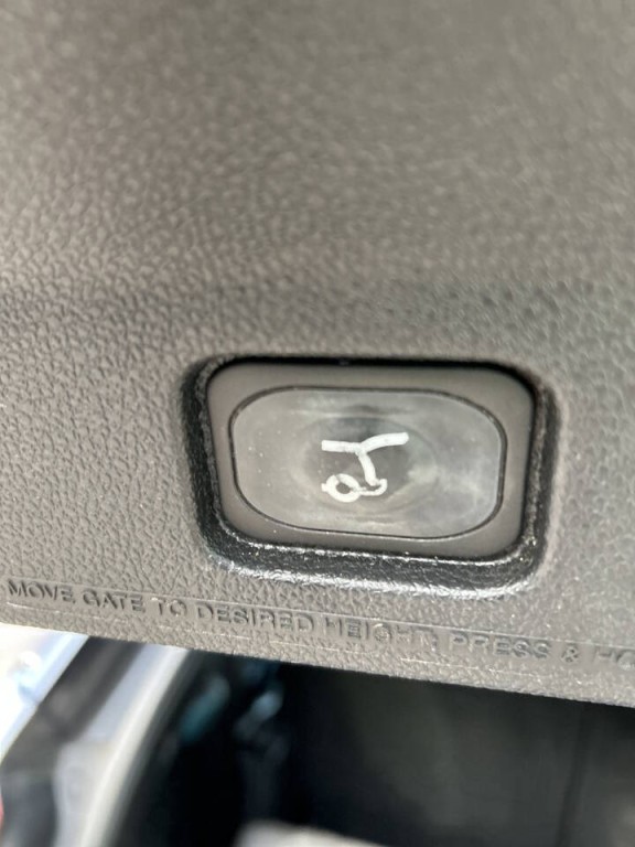 2016 Ford Explorer Image 32