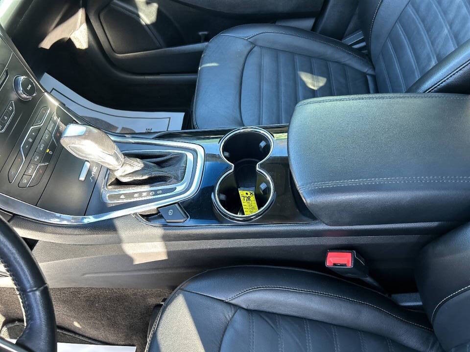 2017 Ford Edge Image 11