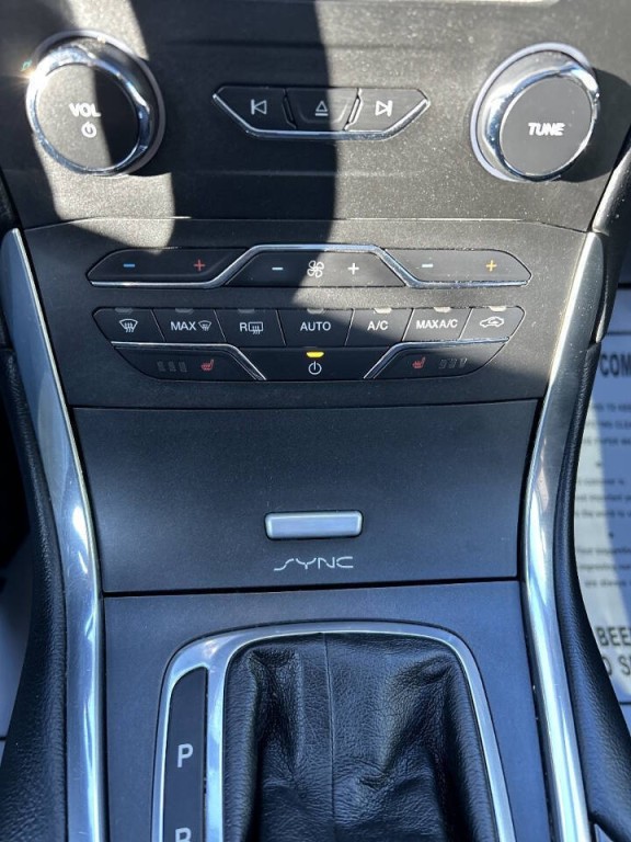 2017 Ford Edge Image 15