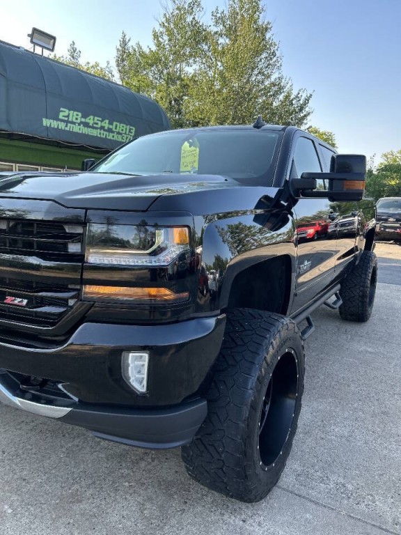2017 Chevrolet Silverado 1500 Image 2