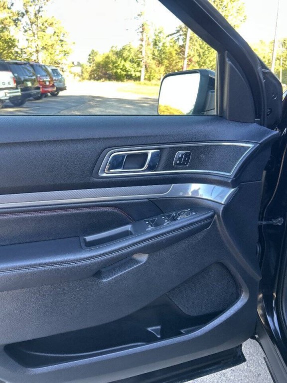 2016 Ford Explorer Image 19