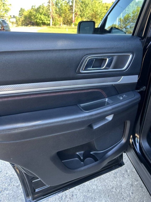2016 Ford Explorer Image 24