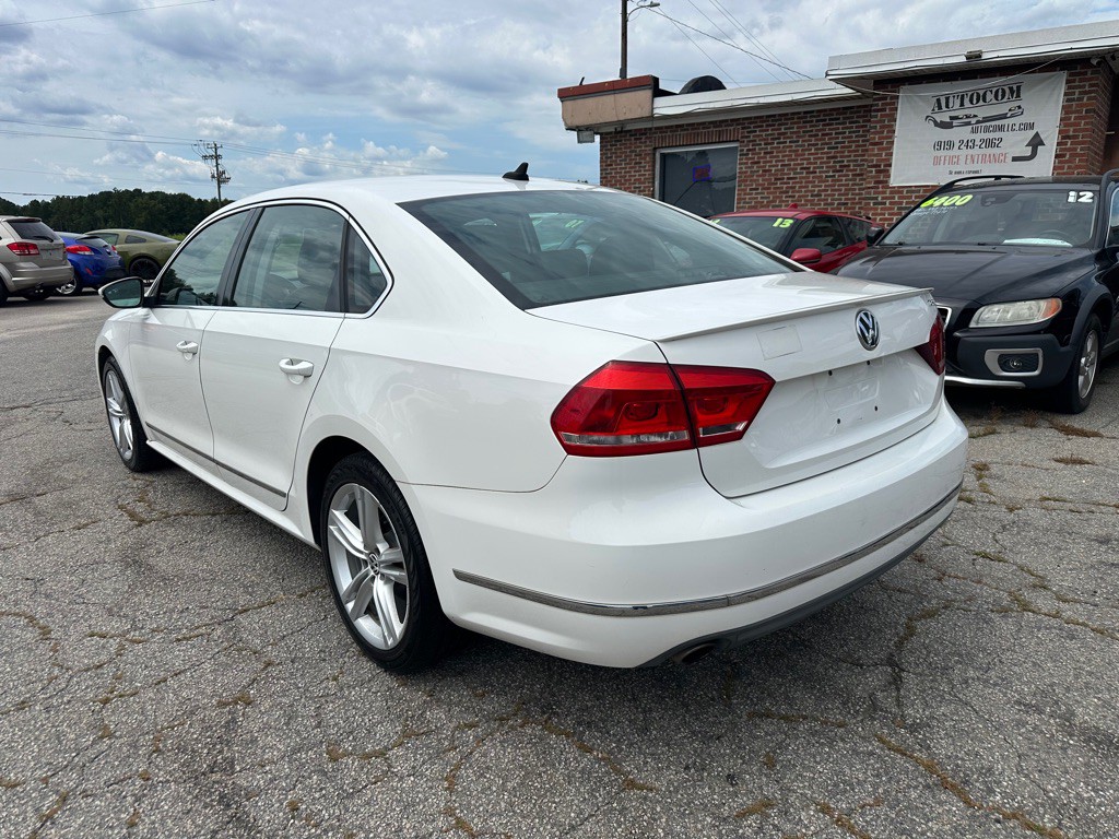 2012 Volkswagen Passat Image 7