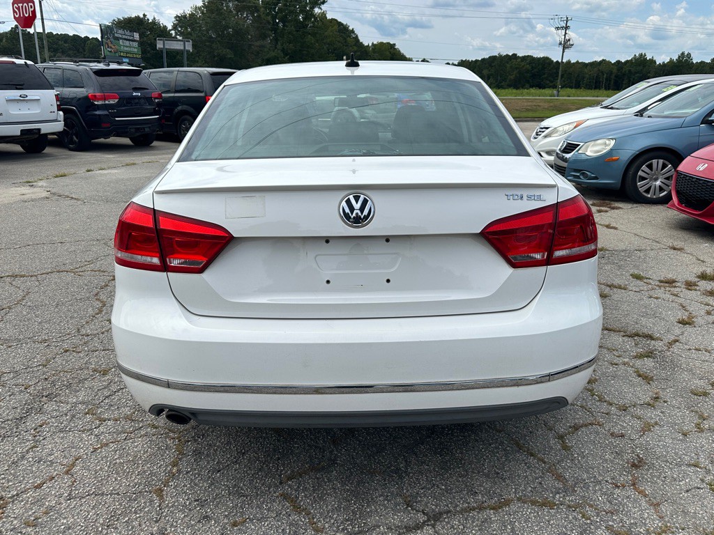 2012 Volkswagen Passat Image 8
