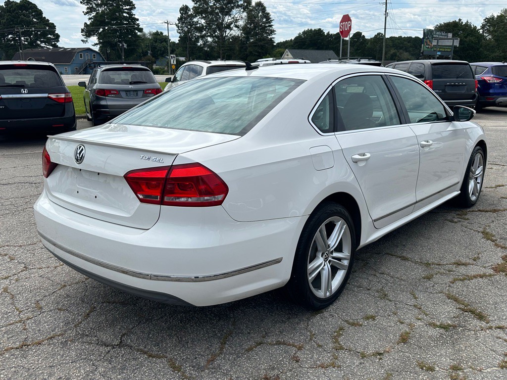 2012 Volkswagen Passat Image 9