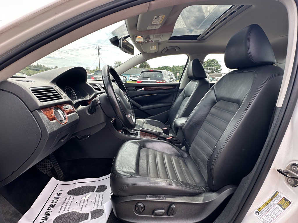 2012 Volkswagen Passat Image 10