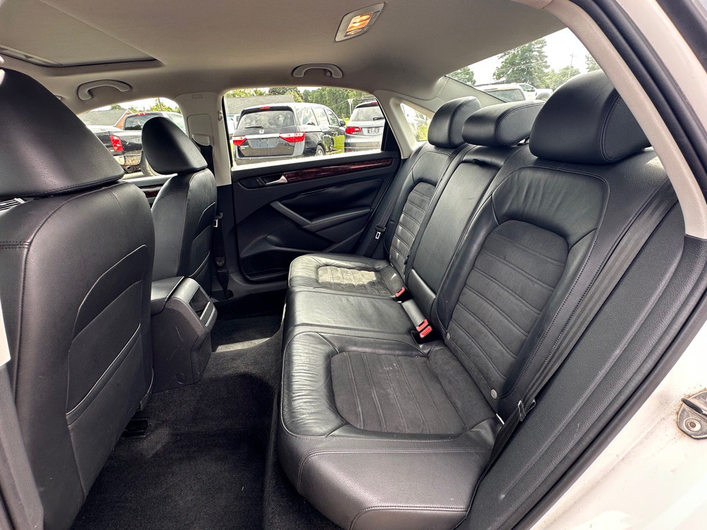 2012 Volkswagen Passat Image 11