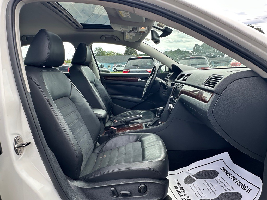 2012 Volkswagen Passat Image 12