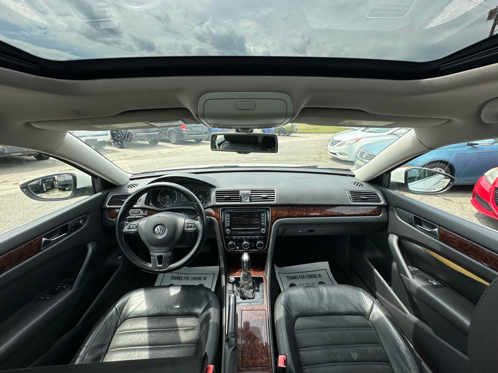 2012 Volkswagen Passat Image 15
